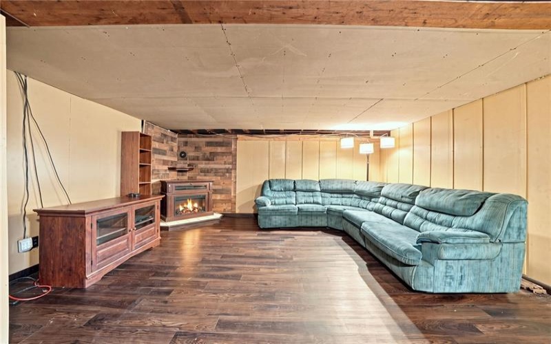 142 Willow Rd, Avella, 15312, 3 Bedrooms Bedrooms, 8 Rooms Rooms,2.1 BathroomsBathrooms,Residential,For Sale,Willow Rd,1770725