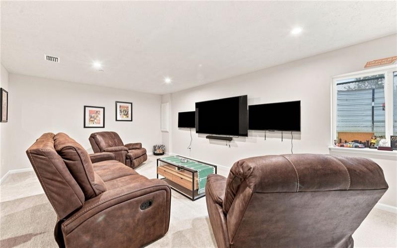 9004 Wellington Court, Jeannette, 15644, 3 Bedroom Bedrooms, ,2.1 BathroomBathrooms,Residential,For Sale,Wellington Court,1770797