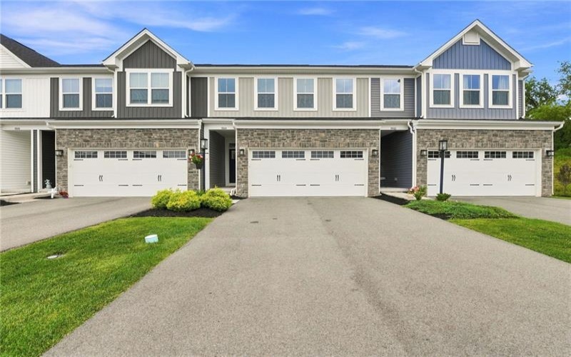 9004 Wellington Court, Jeannette, 15644, 3 Bedroom Bedrooms, ,2.1 BathroomBathrooms,Residential,For Sale,Wellington Court,1770797