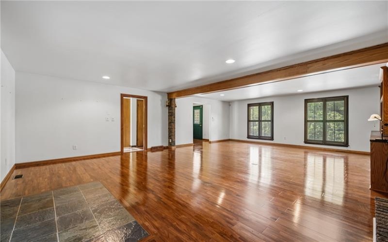650 Phillis Rd, Burgettstown, 15021, 3 Bedrooms Bedrooms, 10 Rooms Rooms,2.1 BathroomsBathrooms,Residential,For Sale,Phillis Rd,1770802
