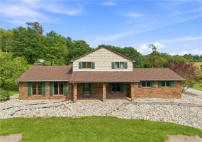 650 Phillis Rd, Burgettstown, 15021, 3 Bedrooms Bedrooms, 10 Rooms Rooms,2.1 BathroomsBathrooms,Residential,For Sale,Phillis Rd,1770802
