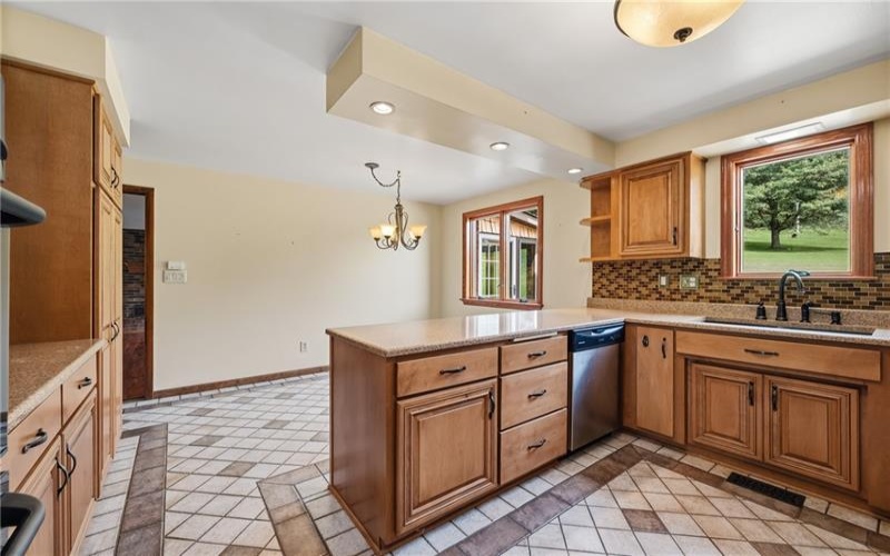 650 Phillis Rd, Burgettstown, 15021, 3 Bedrooms Bedrooms, 10 Rooms Rooms,2.1 BathroomsBathrooms,Residential,For Sale,Phillis Rd,1770802