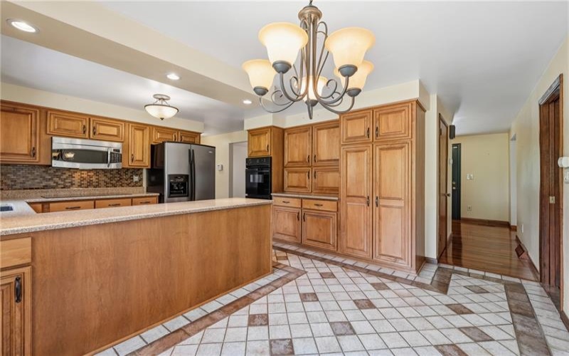 650 Phillis Rd, Burgettstown, 15021, 3 Bedrooms Bedrooms, 10 Rooms Rooms,2.1 BathroomsBathrooms,Residential,For Sale,Phillis Rd,1770802