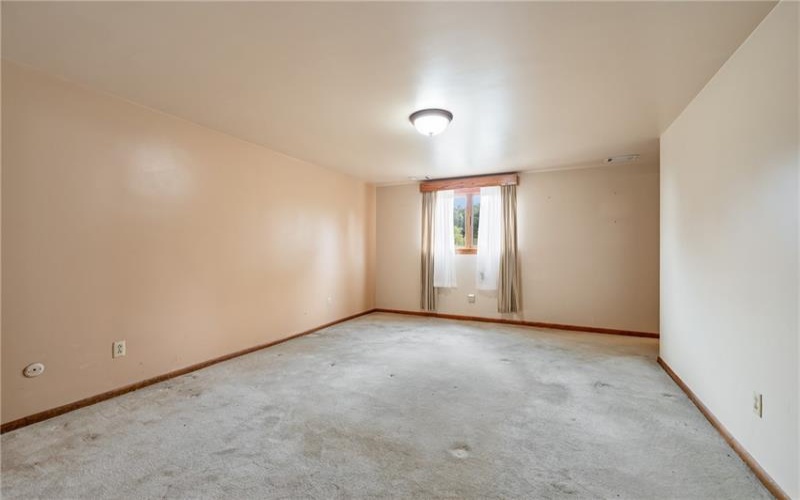 650 Phillis Rd, Burgettstown, 15021, 3 Bedrooms Bedrooms, 10 Rooms Rooms,2.1 BathroomsBathrooms,Residential,For Sale,Phillis Rd,1770802