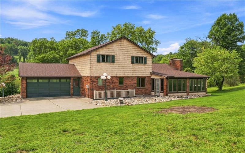 650 Phillis Rd, Burgettstown, 15021, 3 Bedrooms Bedrooms, 10 Rooms Rooms,2.1 BathroomsBathrooms,Residential,For Sale,Phillis Rd,1770802
