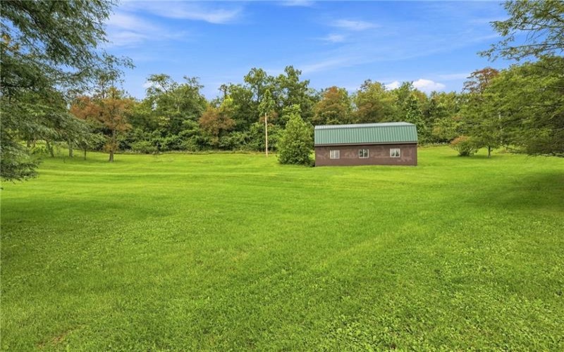 650 Phillis Rd, Burgettstown, 15021, 3 Bedrooms Bedrooms, 10 Rooms Rooms,2.1 BathroomsBathrooms,Residential,For Sale,Phillis Rd,1770802