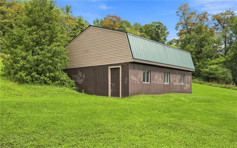 650 Phillis Rd, Burgettstown, 15021, 3 Bedrooms Bedrooms, 10 Rooms Rooms,2.1 BathroomsBathrooms,Residential,For Sale,Phillis Rd,1770802