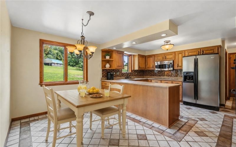 650 Phillis Rd, Burgettstown, 15021, 3 Bedrooms Bedrooms, 10 Rooms Rooms,2.1 BathroomsBathrooms,Residential,For Sale,Phillis Rd,1770802
