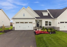 1051 Black Sands Dr, Jeannette, 15644, 2 Bedroom Bedrooms, 10 Room Rooms,3 BathroomBathrooms,Residential,For Sale,Black Sands Dr,1770524