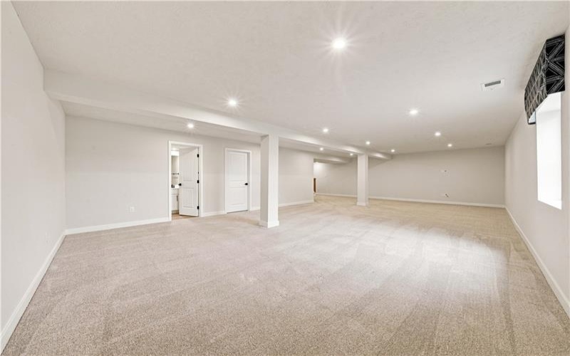 1051 Black Sands Dr, Jeannette, 15644, 2 Bedroom Bedrooms, 10 Room Rooms,3 BathroomBathrooms,Residential,For Sale,Black Sands Dr,1770524