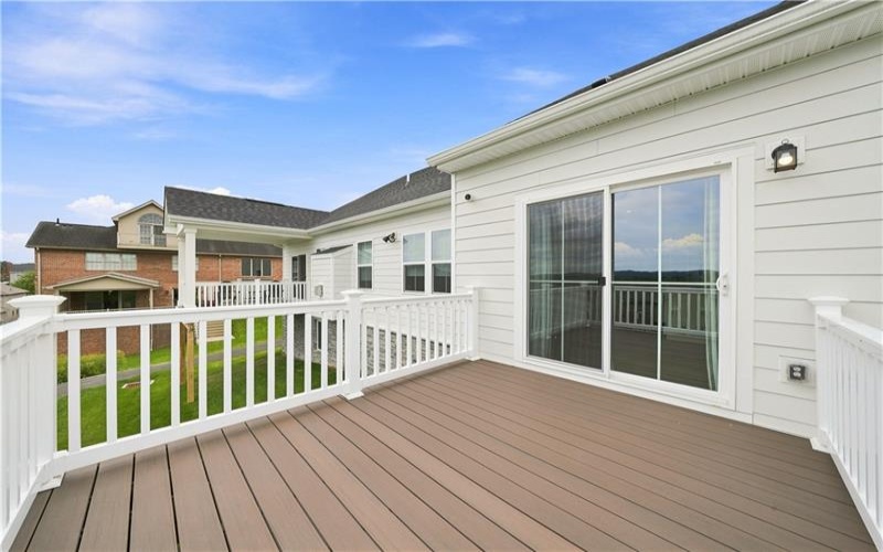 1051 Black Sands Dr, Jeannette, 15644, 2 Bedroom Bedrooms, 10 Room Rooms,3 BathroomBathrooms,Residential,For Sale,Black Sands Dr,1770524