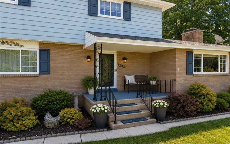 1212 Mountain View Dr, Greensburg, 15601, 4 Bedrooms Bedrooms, 10 Rooms Rooms,2.1 BathroomsBathrooms,Residential,For Sale,Mountain View Dr,1758200
