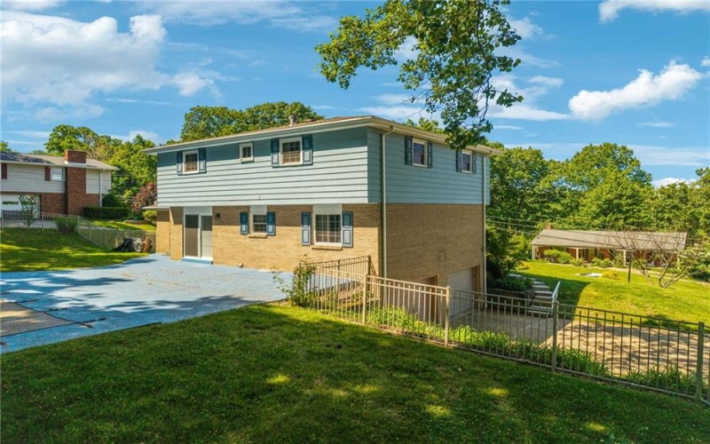 1212 Mountain View Dr, Greensburg, 15601, 4 Bedrooms Bedrooms, 10 Rooms Rooms,2.1 BathroomsBathrooms,Residential,For Sale,Mountain View Dr,1758200