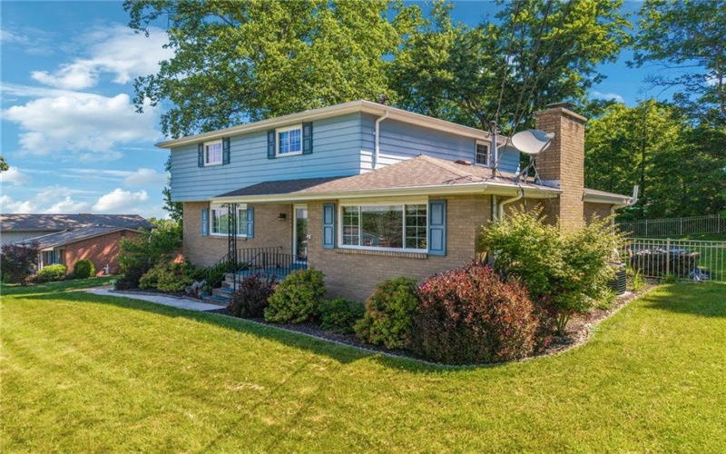 1212 Mountain View Dr, Greensburg, 15601, 4 Bedrooms Bedrooms, 10 Rooms Rooms,2.1 BathroomsBathrooms,Residential,For Sale,Mountain View Dr,1758200