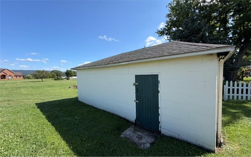 718 Skylark Dr, Connellsville, 15425, 3 Bedrooms Bedrooms, 8 Rooms Rooms,1.1 BathroomsBathrooms,Residential,For Sale,Skylark Dr,1768078