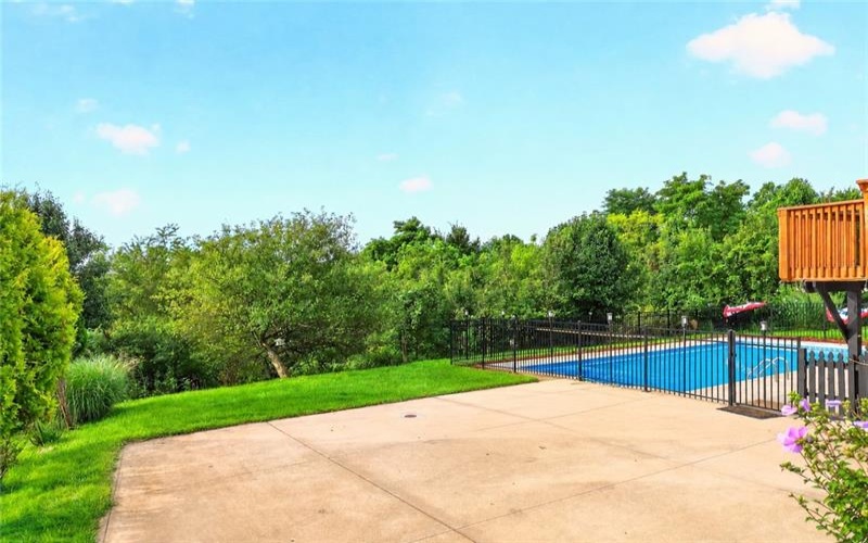 121 Pine Nut Drive, Eighty Four, 15330, 4 Bedrooms Bedrooms, 11 Rooms Rooms,2.2 BathroomsBathrooms,Residential,For Sale,Pine Nut Drive,1770563