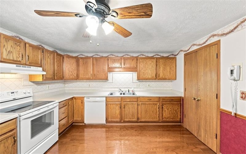 2850 Edgecliff Road, Lower Burrell, 15068, 2 Bedroom Bedrooms, 7 Room Rooms,2 BathroomBathrooms,Residential,For Sale,Edgecliff Road,1770632