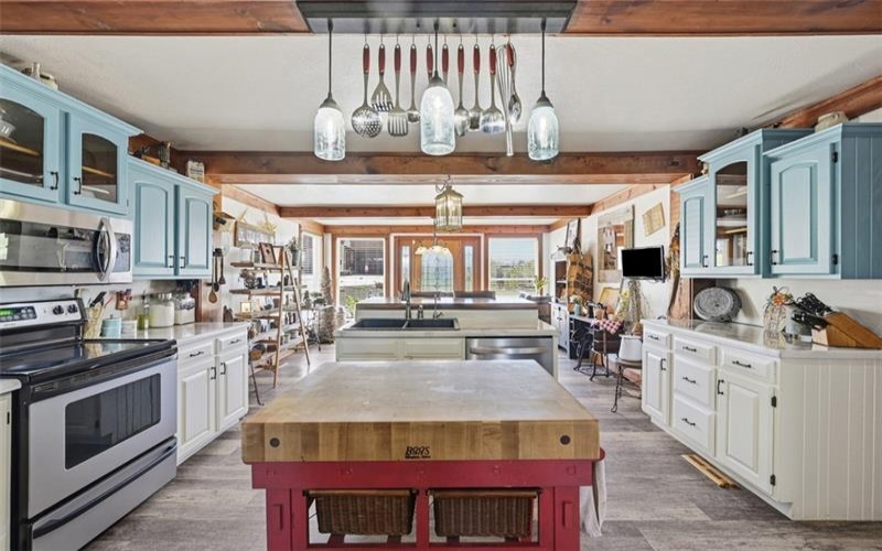 2976 Henderson Road, Washington, 15301, 6 Bedrooms Bedrooms, 14 Rooms Rooms,3 BathroomsBathrooms,Residential,For Sale,Henderson Road,1770724