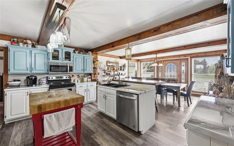 2976 Henderson Road, Washington, 15301, 6 Bedrooms Bedrooms, 14 Rooms Rooms,3 BathroomsBathrooms,Residential,For Sale,Henderson Road,1770724