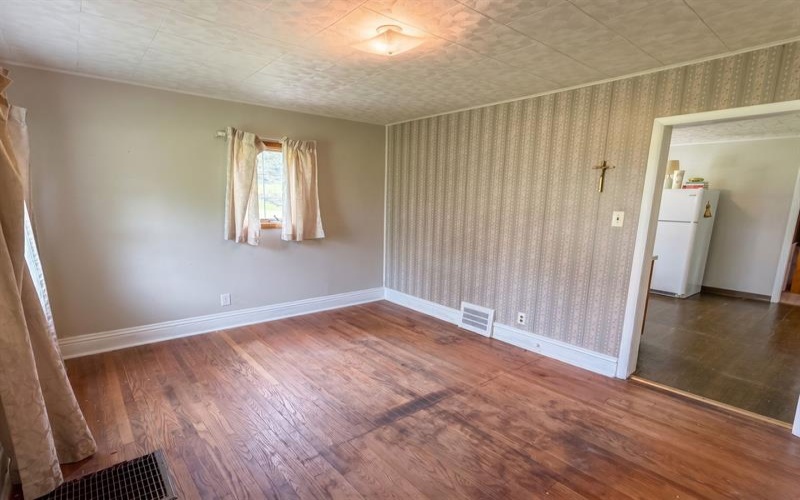 247 Railroad Street, Hyde Park, 15641, 3 Bedroom Bedrooms, 7 Room Rooms,2 BathroomBathrooms,Residential,For Sale,Railroad Street,1771058