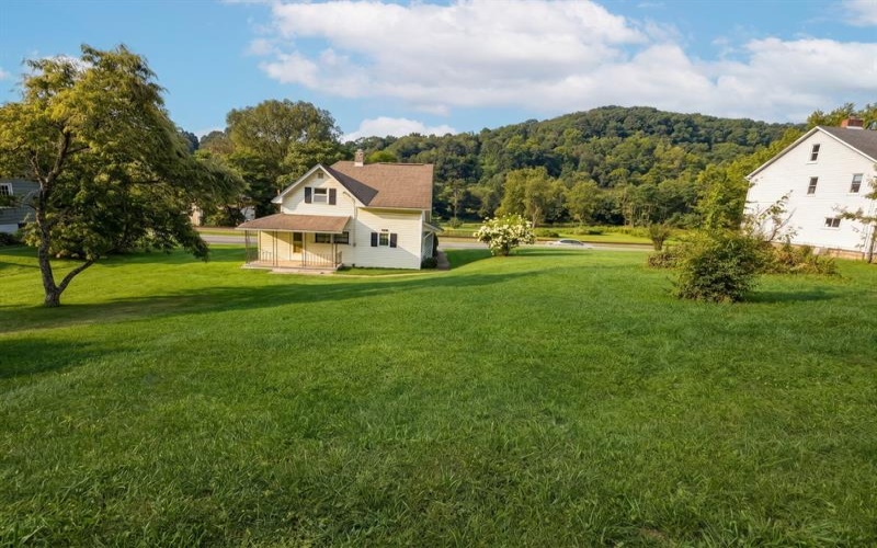 247 Railroad Street, Hyde Park, 15641, 3 Bedroom Bedrooms, 7 Room Rooms,2 BathroomBathrooms,Residential,For Sale,Railroad Street,1771058