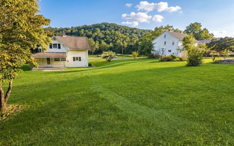 247 Railroad Street, Hyde Park, 15641, 3 Bedroom Bedrooms, 7 Room Rooms,2 BathroomBathrooms,Residential,For Sale,Railroad Street,1771058
