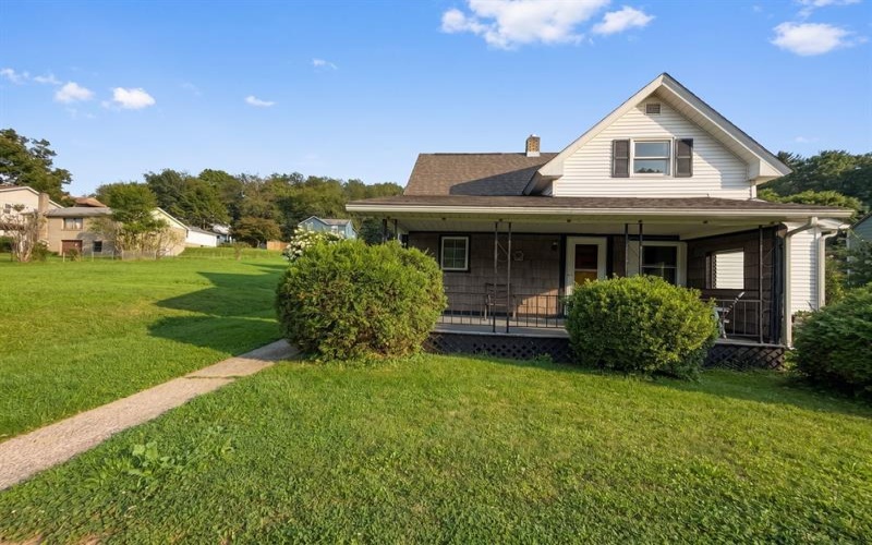 247 Railroad Street, Hyde Park, 15641, 3 Bedroom Bedrooms, 7 Room Rooms,2 BathroomBathrooms,Residential,For Sale,Railroad Street,1771058