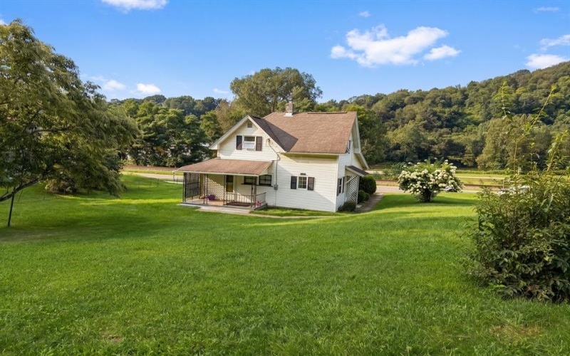 247 Railroad Street, Hyde Park, 15641, 3 Bedroom Bedrooms, 7 Room Rooms,2 BathroomBathrooms,Residential,For Sale,Railroad Street,1771058