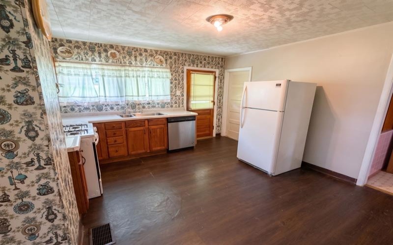 247 Railroad Street, Hyde Park, 15641, 3 Bedroom Bedrooms, 7 Room Rooms,2 BathroomBathrooms,Residential,For Sale,Railroad Street,1771058