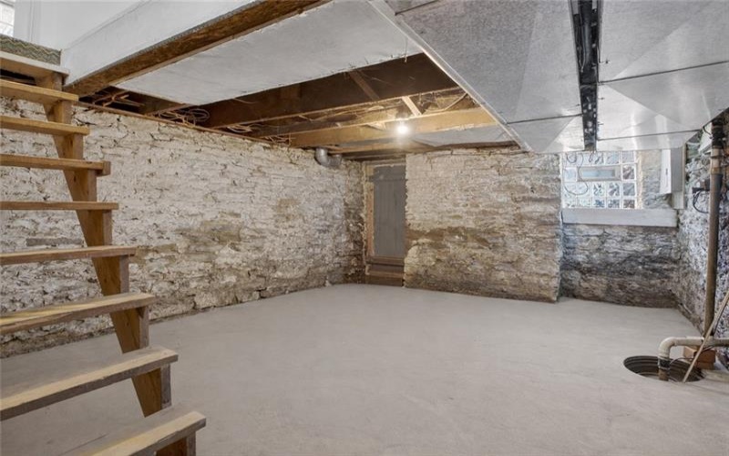 15 Main St, Taylorstown, 15365, 2 Bedrooms Bedrooms, 7 Rooms Rooms,2.1 BathroomsBathrooms,Residential,For Sale,Main St,1745249