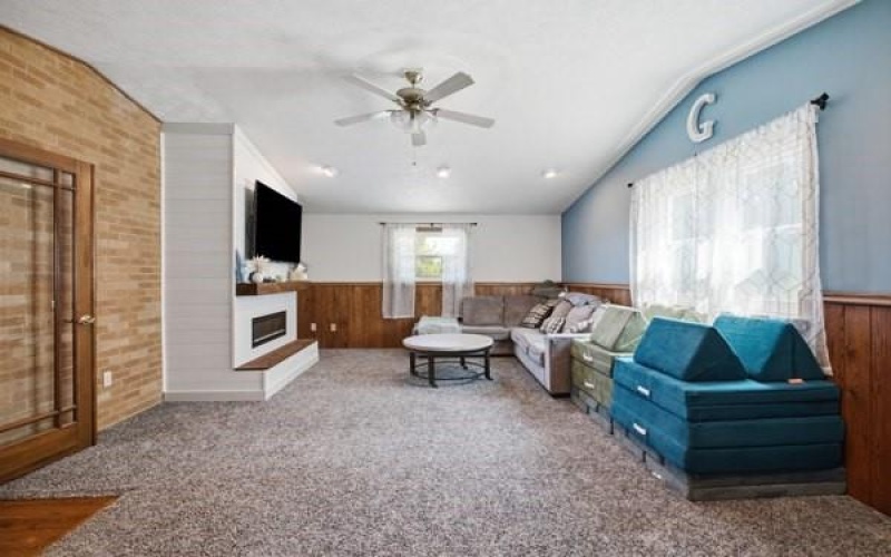 25 Liberty Ave, Burgettstown, 15021, 3 Bedrooms Bedrooms, ,2 BathroomsBathrooms,Residential,For Sale,Liberty Ave,1766077