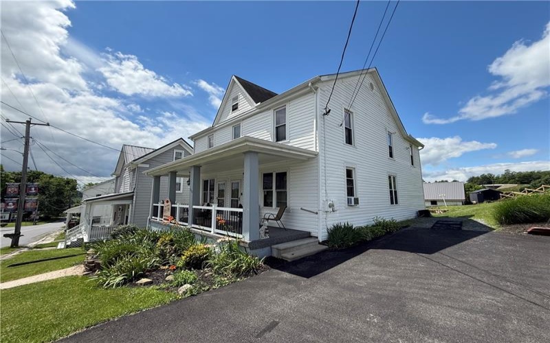 300 Main St, Stoystown, 15563, 5 Bedrooms Bedrooms, 10 Rooms Rooms,2.1 BathroomsBathrooms,Residential,For Sale,Main St,1771114