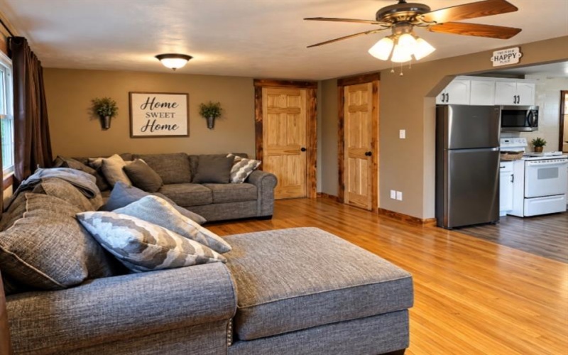 2009 Main STREET, Claridge, 15623, 2 Bedroom Bedrooms, ,2 BathroomBathrooms,Residential,For Sale,Main,1771125