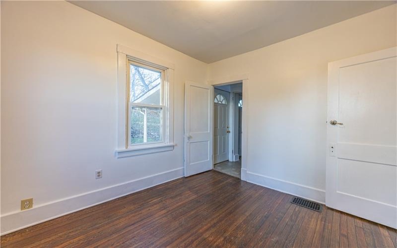 953 7th St Ext, New Kensington, 15068, 4 Bedrooms Bedrooms, ,2 BathroomsBathrooms,Residential,For Sale,7th St Ext,1735400