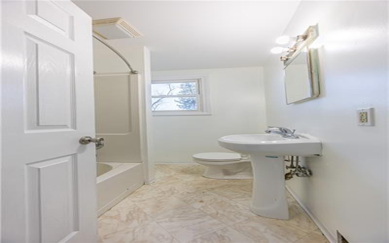 953 7th St Ext, New Kensington, 15068, 4 Bedrooms Bedrooms, ,2 BathroomsBathrooms,Residential,For Sale,7th St Ext,1735400