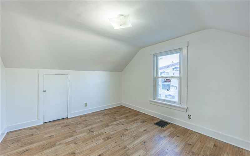 953 7th St Ext, New Kensington, 15068, 4 Bedrooms Bedrooms, ,2 BathroomsBathrooms,Residential,For Sale,7th St Ext,1735400