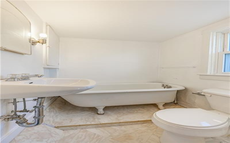 953 7th St Ext, New Kensington, 15068, 4 Bedrooms Bedrooms, ,2 BathroomsBathrooms,Residential,For Sale,7th St Ext,1735400