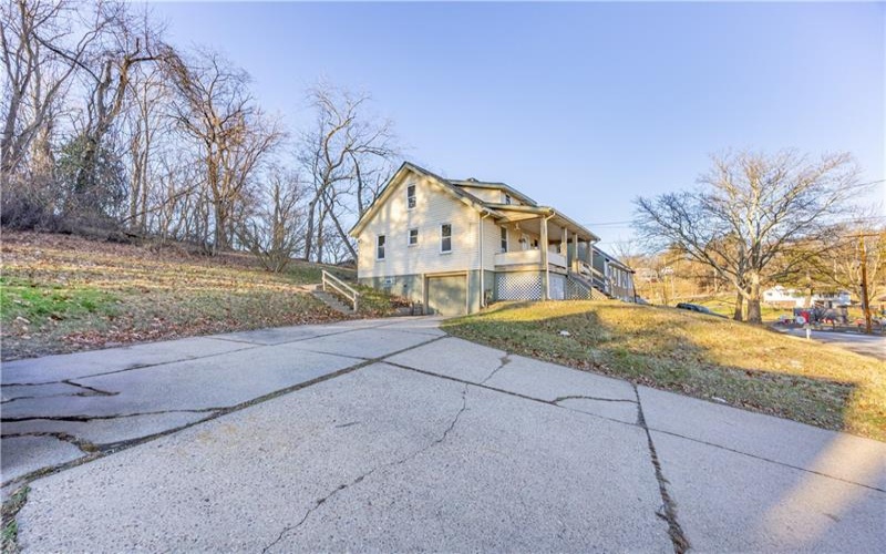 953 7th St Ext, New Kensington, 15068, 4 Bedrooms Bedrooms, ,2 BathroomsBathrooms,Residential,For Sale,7th St Ext,1735400