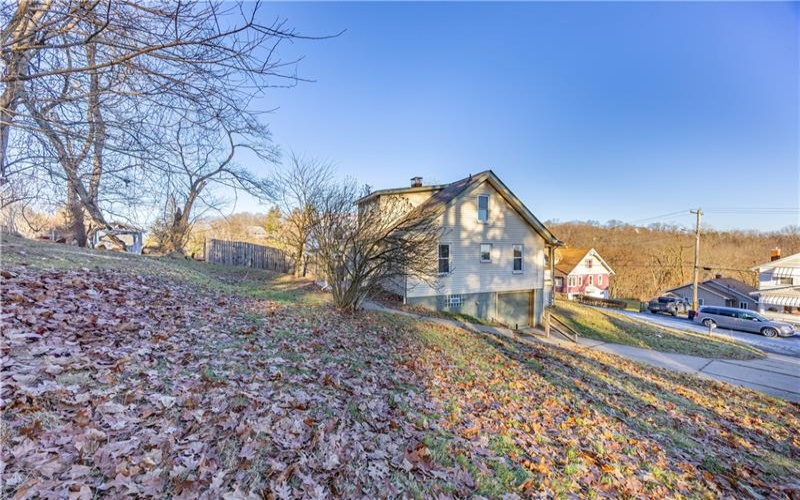 953 7th St Ext, New Kensington, 15068, 4 Bedrooms Bedrooms, ,2 BathroomsBathrooms,Residential,For Sale,7th St Ext,1735400