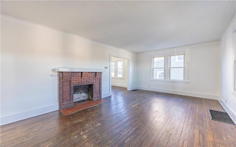 953 7th St Ext, New Kensington, 15068, 4 Bedrooms Bedrooms, ,2 BathroomsBathrooms,Residential,For Sale,7th St Ext,1735400