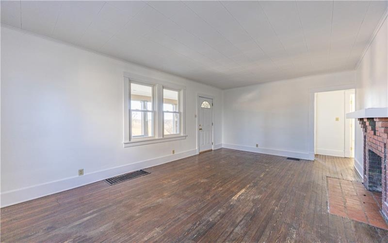 953 7th St Ext, New Kensington, 15068, 4 Bedrooms Bedrooms, ,2 BathroomsBathrooms,Residential,For Sale,7th St Ext,1735400