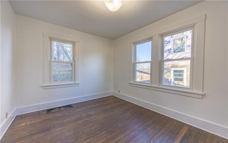 953 7th St Ext, New Kensington, 15068, 4 Bedrooms Bedrooms, ,2 BathroomsBathrooms,Residential,For Sale,7th St Ext,1735400