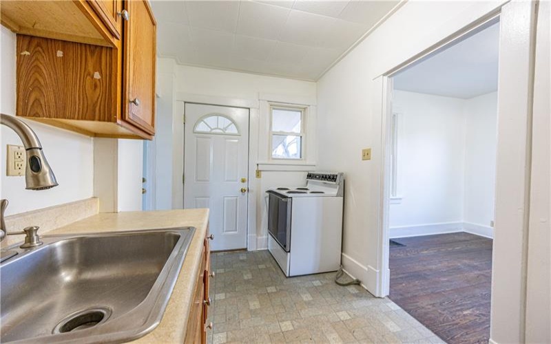953 7th St Ext, New Kensington, 15068, 4 Bedrooms Bedrooms, ,2 BathroomsBathrooms,Residential,For Sale,7th St Ext,1735400