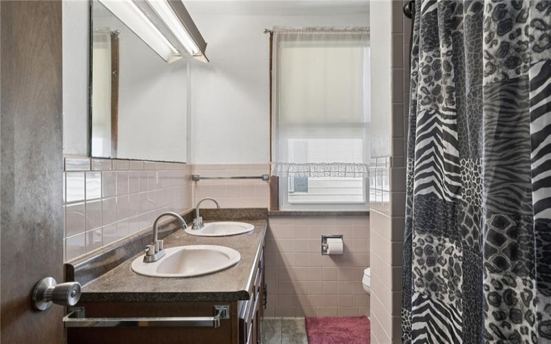308 Pine St, Latrobe, 15650, 5 Bedroom Bedrooms, 10 Room Rooms,1.1 BathroomBathrooms,Residential,For Sale,Pine St,1758980