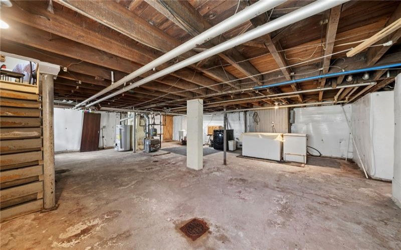 308 Pine St, Latrobe, 15650, 5 Bedroom Bedrooms, 10 Room Rooms,1.1 BathroomBathrooms,Residential,For Sale,Pine St,1758980