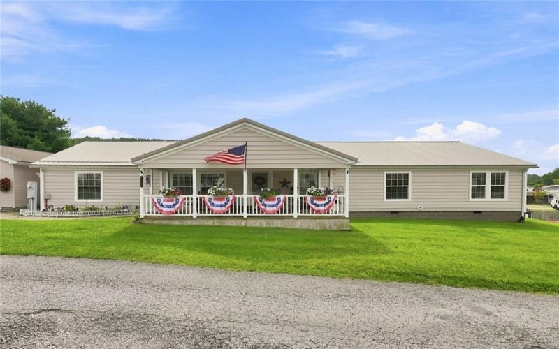 429 Evans, Donegal, 15628, 4 Bedroom Bedrooms, 10 Room Rooms,2 BathroomBathrooms,Residential,For Sale,Evans,1771142
