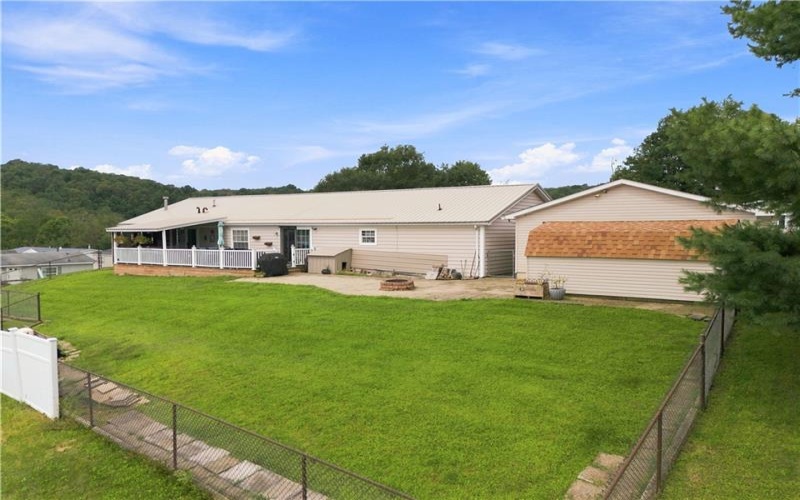 429 Evans, Donegal, 15628, 4 Bedroom Bedrooms, 10 Room Rooms,2 BathroomBathrooms,Residential,For Sale,Evans,1771142