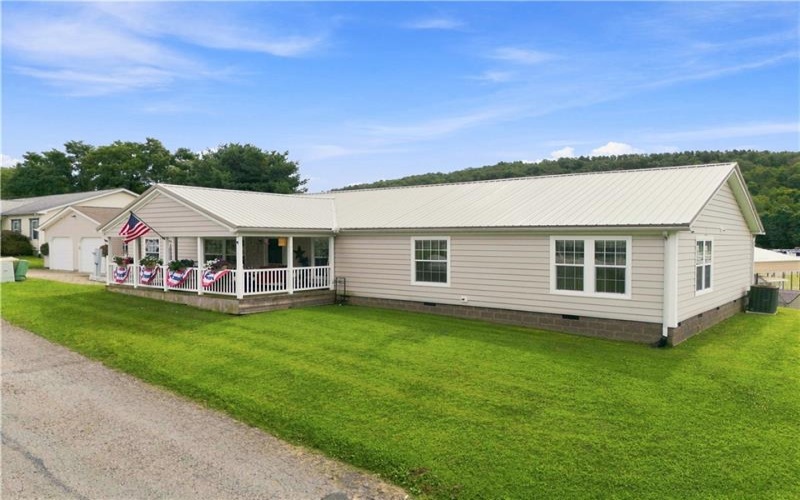 429 Evans, Donegal, 15628, 4 Bedroom Bedrooms, 10 Room Rooms,2 BathroomBathrooms,Residential,For Sale,Evans,1771142