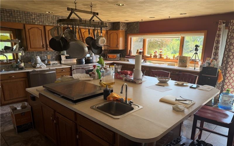 120 Hawkview Lane, Latrobe, 15650, 5 Bedrooms Bedrooms, 11 Rooms Rooms,4 BathroomsBathrooms,Residential,For Sale,Hawkview Lane,1771264