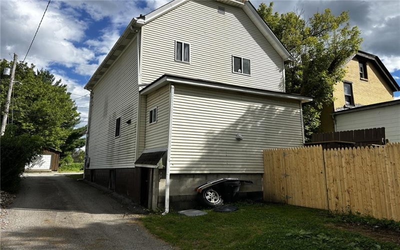 710 Irving STREET, Vandergrift, 15690, 3 Bedroom Bedrooms, ,1.1 BathroomBathrooms,Residential,For Sale,Irving,1771286
